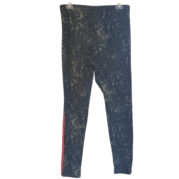 No Boundaries Green Leopard Print Camo Leggings - Picture 9 of 10